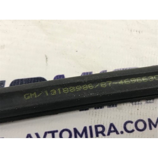 Уплотнитель стекла двери задней правой Opel Corsa D HB 5дв. 2006-2014 13188987